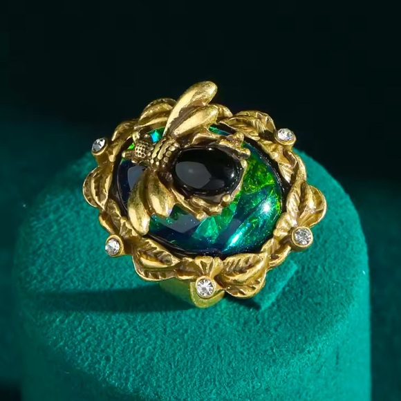 Royal Bee Elegance Antique Brass Ring - Picture 3 of 11